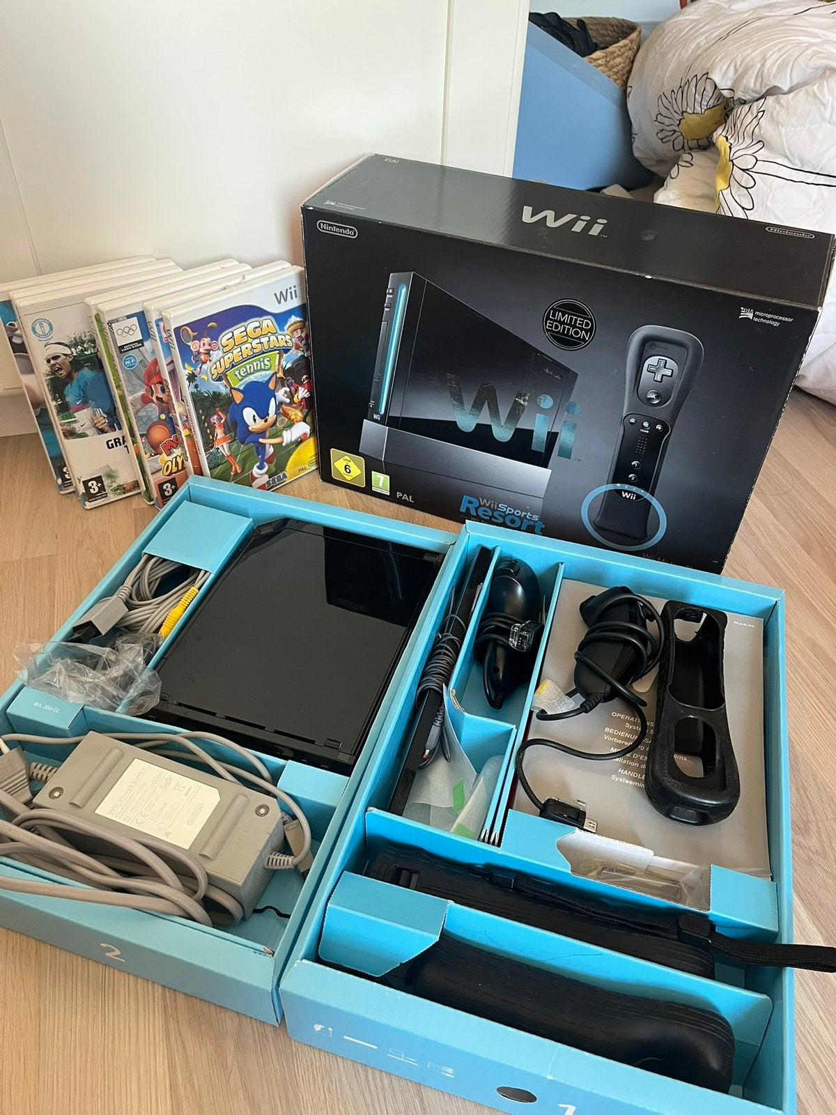 Nintendo Wii limited edition black + twee controllers, Ophalen of Verzenden, Zo goed als nieuw, Met 2 controllers