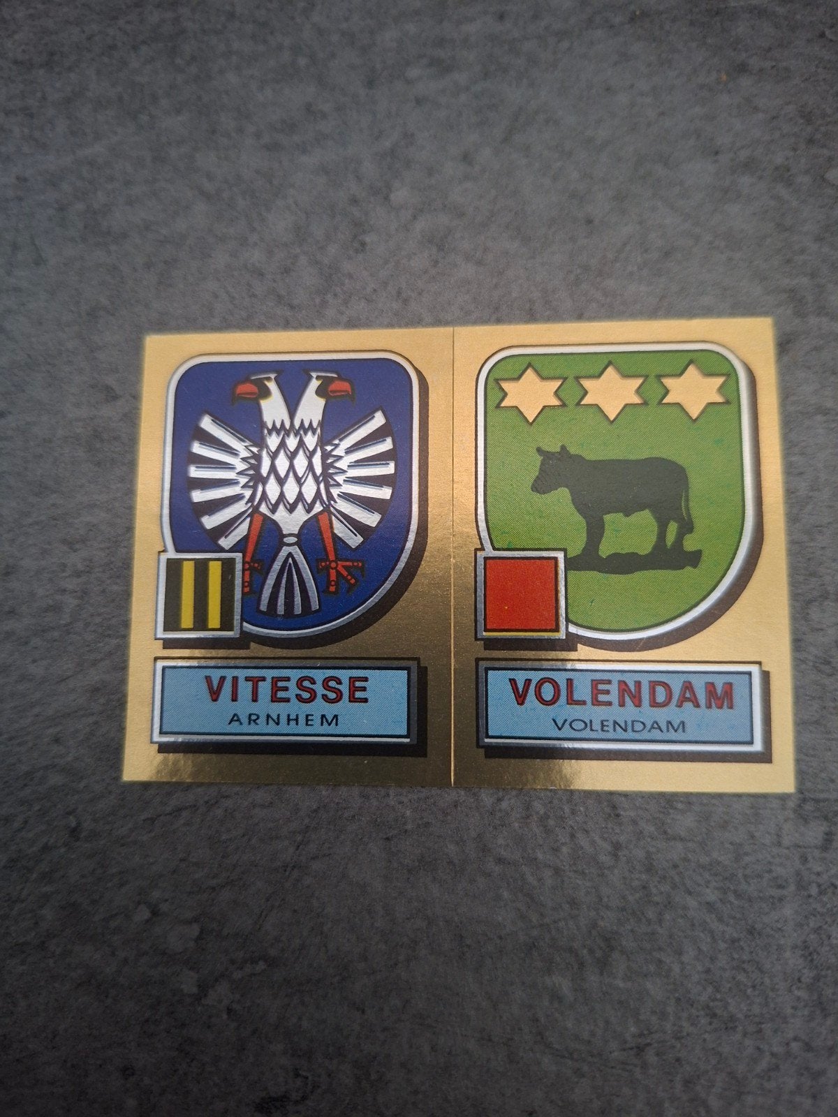 Panini sticker Voetbal 82. Embleem Vitesse/Volendam., Verzenden, Zo goed als nieuw, Sticker