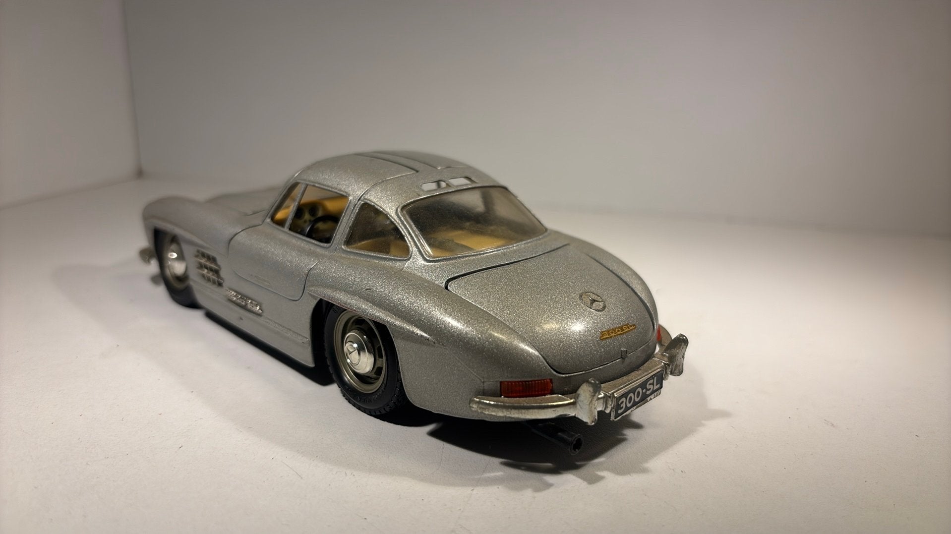 Mercedes benz 300 sl Bburago 1.24, Hobby en Vrije tijd, Modelauto's | 1:24, A, Ophalen of Verzenden, A, Zo goed als nieuw