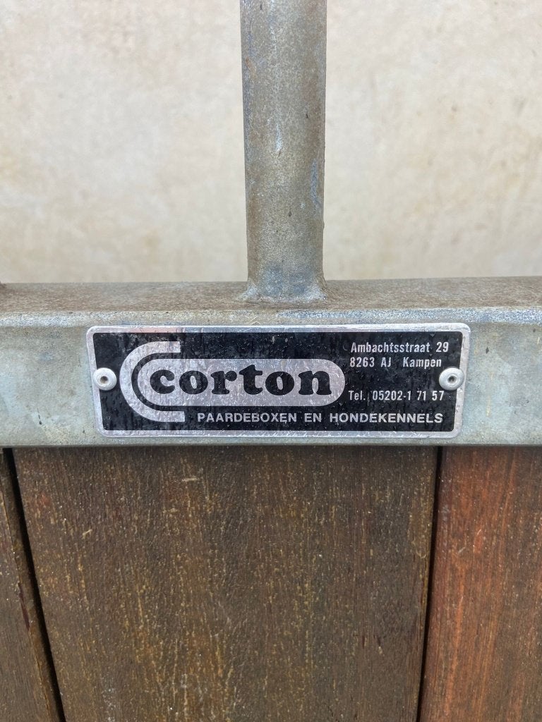 2 Corton Voorwanden, Opfok, 2 of 3 paarden of pony's