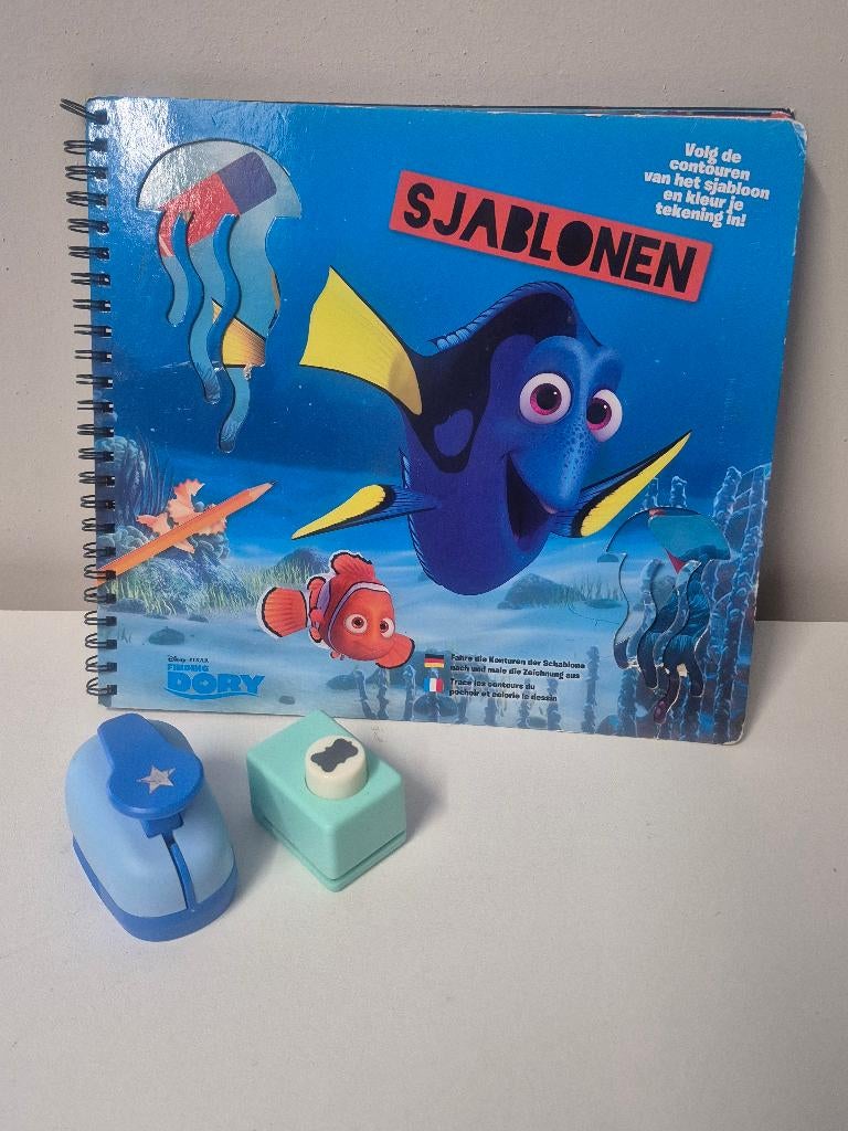 Sjabloon teken boek en 2 sjabloon perforators, Kinderen en Baby's, Speelgoed | Educatief en Creatief, Ophalen of Verzenden, Gebruikt