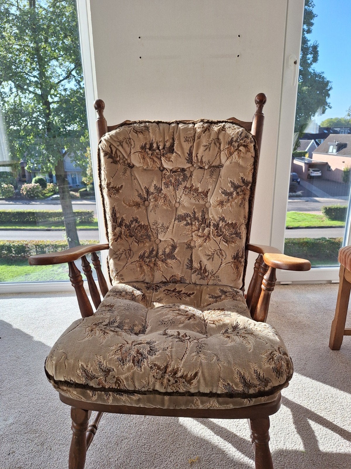 Comfortabele houten stoel met stoffen bekleding, Ophalen, Hout, Gebruikt, Overige kleuren