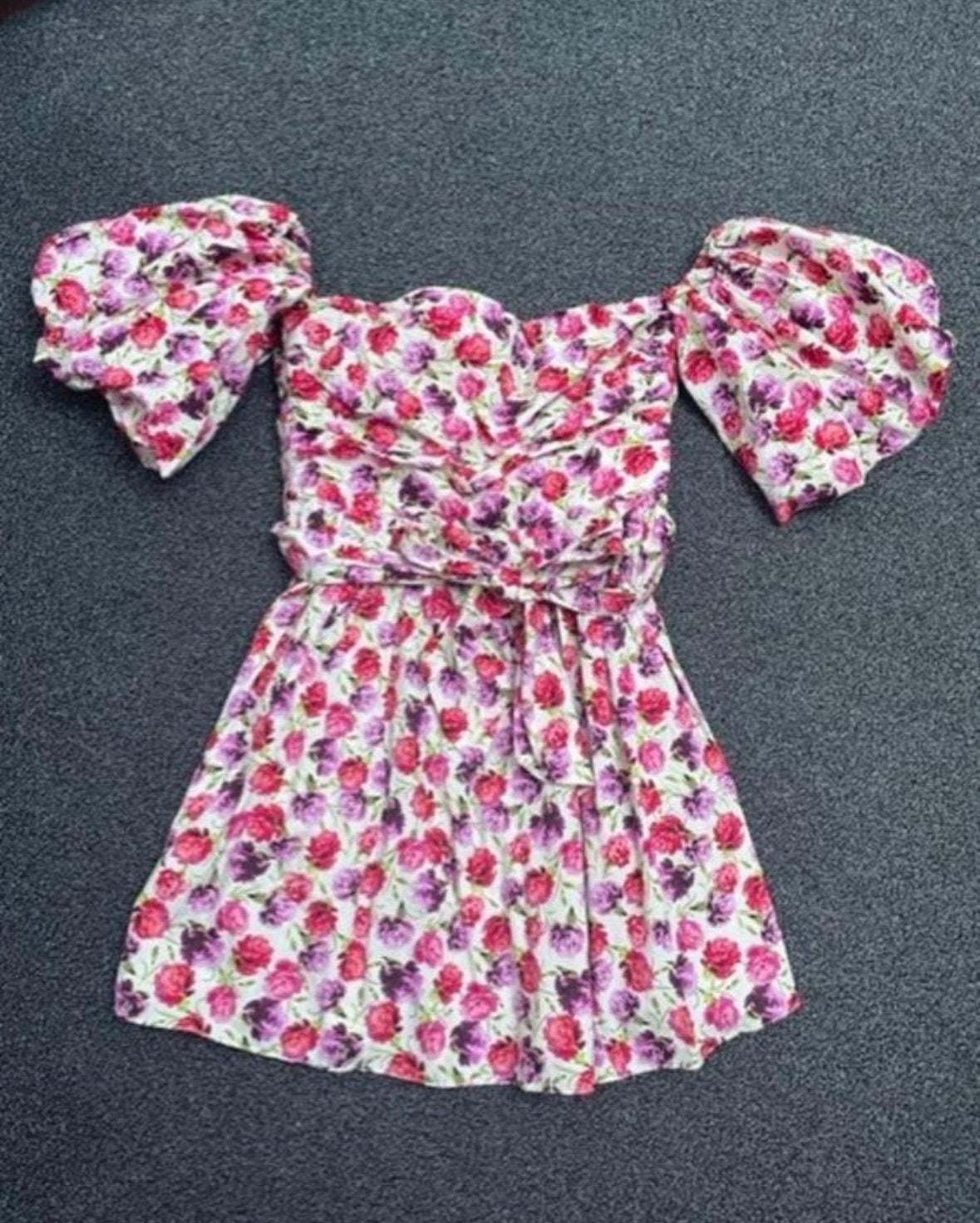 Gebloemde jurk met pofmouw creme rod roze maat M van Zara, Maat 38/40 (M), Meerkleurig, Ophalen of Verzenden, Zo goed als nieuw