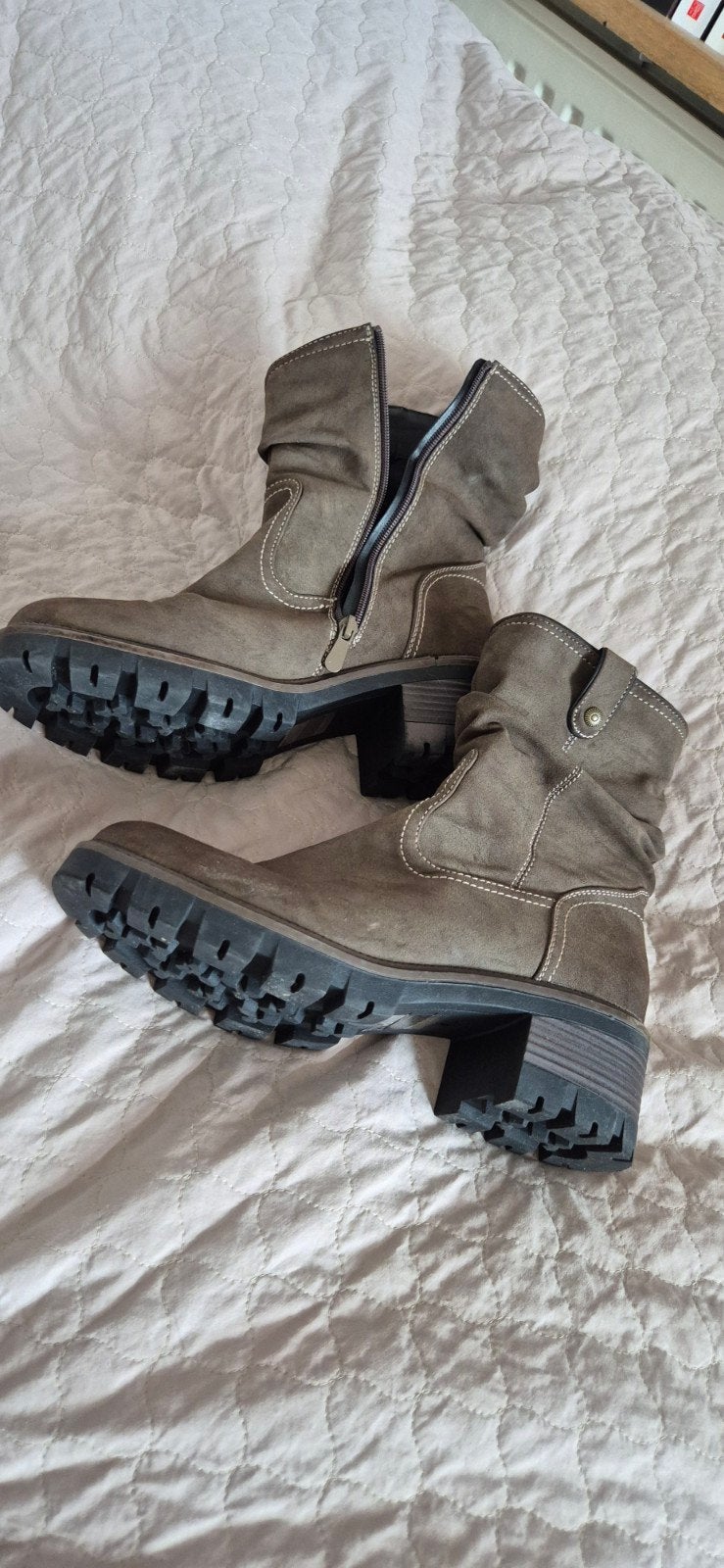 Stoere taupekleurige laarzen, maat 42, Kleding | Dames, Ophalen of Verzenden, Gedragen, Overige kleuren, Lage of Enkellaarzen