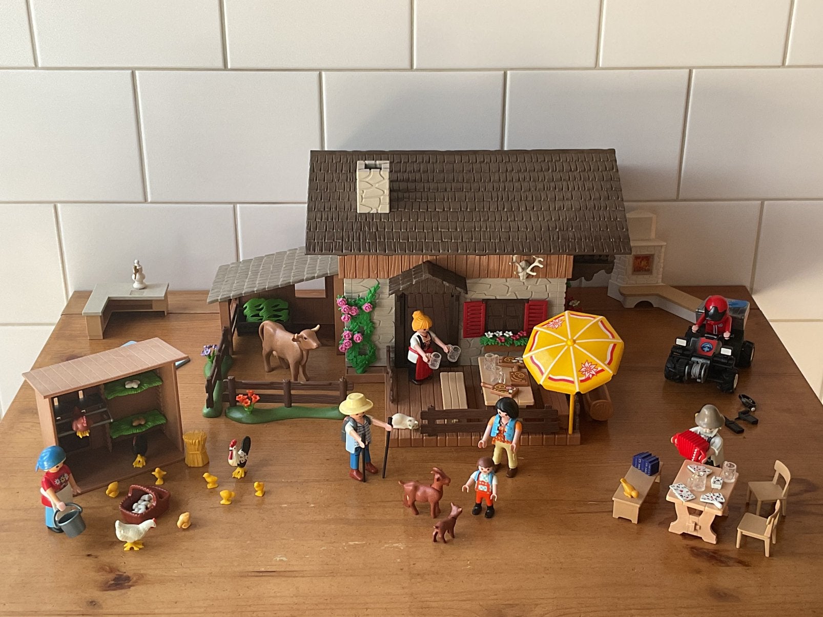 Foto 15 van PLAYMOBIL UTGEBREIDE COUNTRY ALPENHUT 🍺 🪗 SUPER LEUK !!