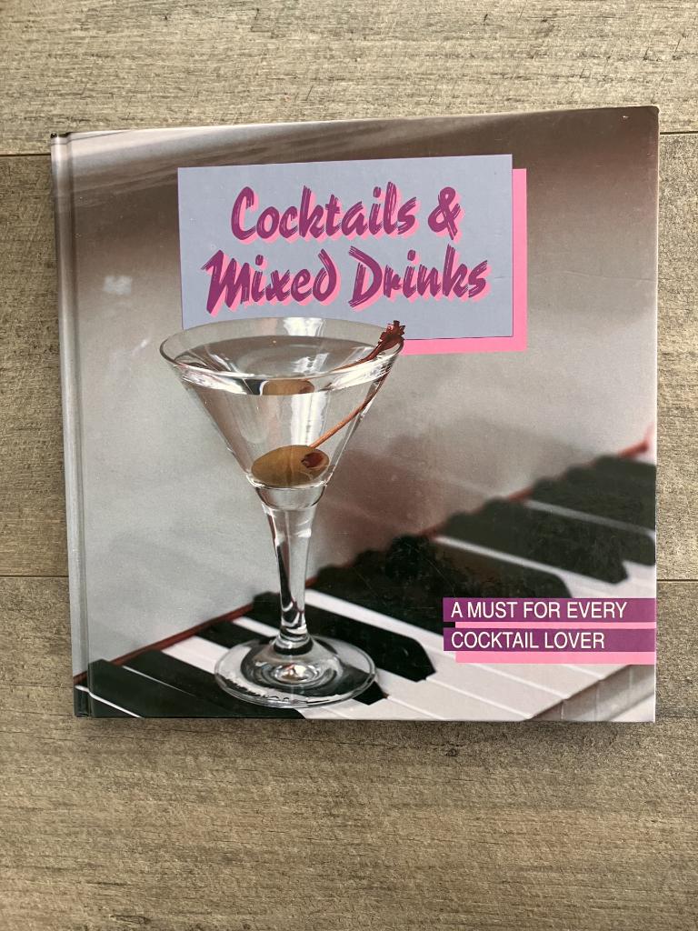 Cocktails & Mixed Drinks: a must for every cocktail lover, Ophalen of Verzenden, Zo goed als nieuw