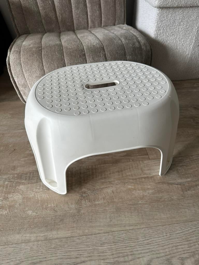 Wit wc krukje/ stepping stool, Curver, Huis en Inrichting, Krukjes, Ophalen of Verzenden, Gebruikt, Kunststof