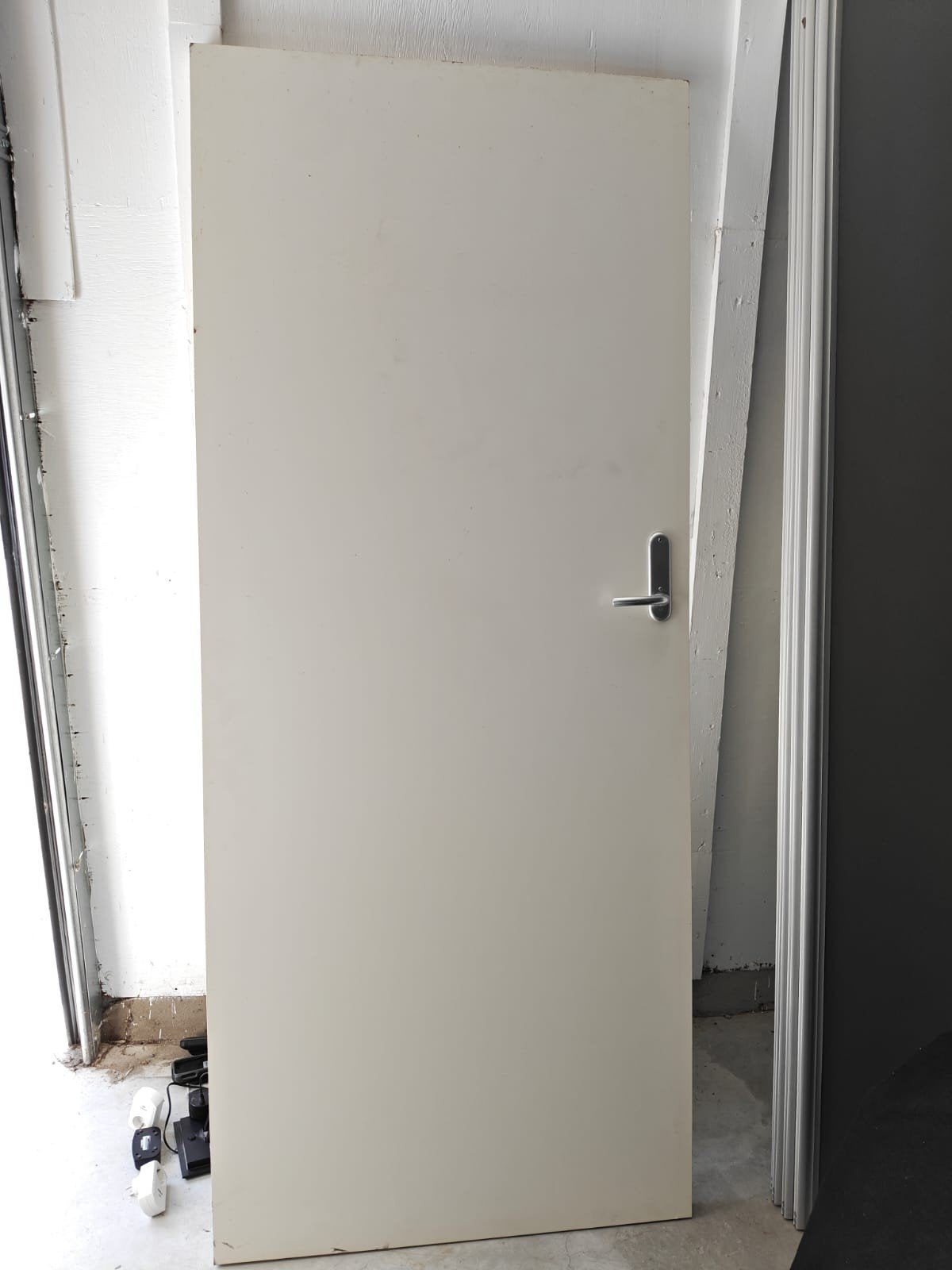 Witte opdekdeur met deurklink – nette staat, Ophalen, Gebruikt, 80 tot 100 cm, Binnendeur
