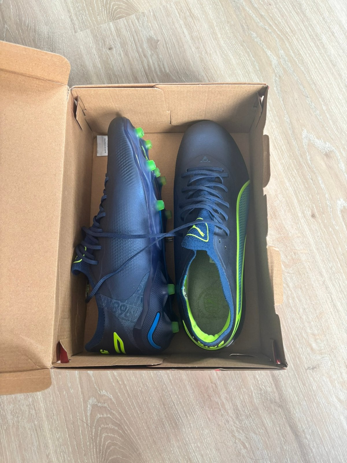 Puma voetbalschoenen maat 42,5, Ophalen of Verzenden, Nieuw, Schoenen