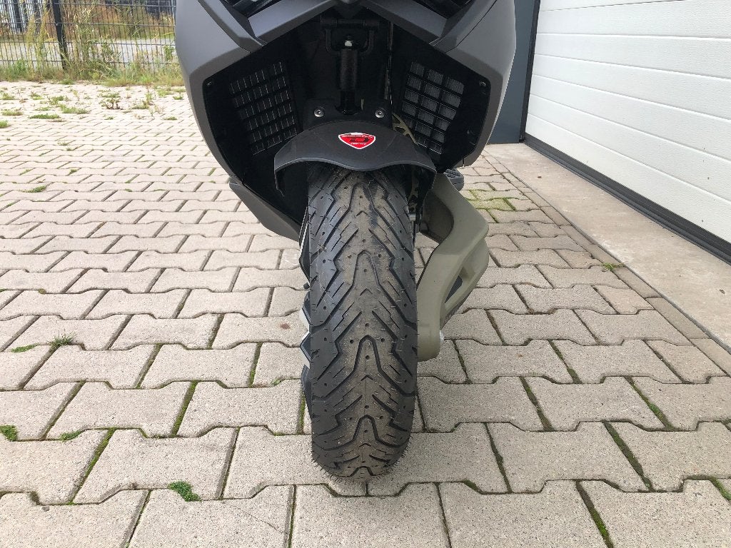 Foto 15 van Limited Edition Italjet Dragster 200 - Nr.182/499 Nieuw 0km