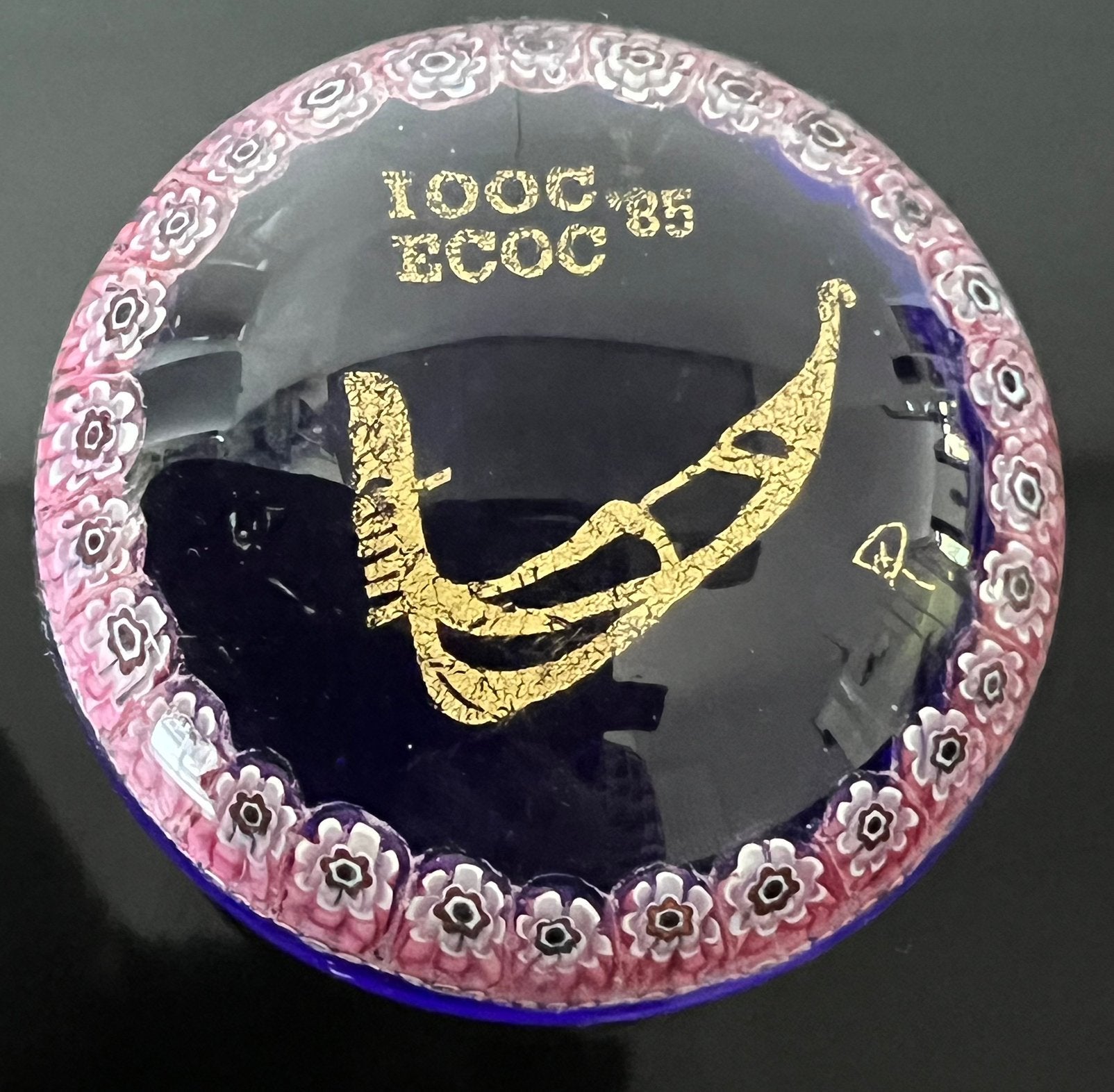 Murano millefiori paperweight met  bladgoud gondel 1985, Antiek en Kunst, Ophalen of Verzenden