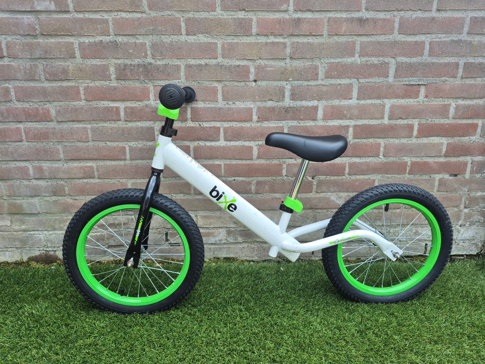 Bixe 16 inch loopfiets - Wit/Groen, Kinderen en Baby's, Speelgoed | Buiten | Voertuigen en Loopfietsen, Gebruikt, Loopfiets, Ophalen