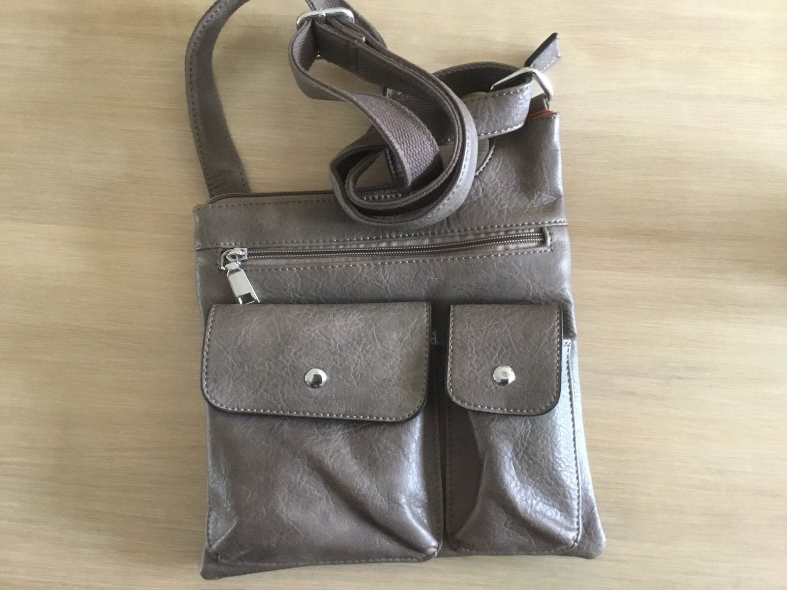 Mooie schouder tas taupe kleur 23 breed 21 hoog + vakjes, Sieraden, Tassen en Uiterlijk, Tassen | Damestassen, Ophalen of Verzenden