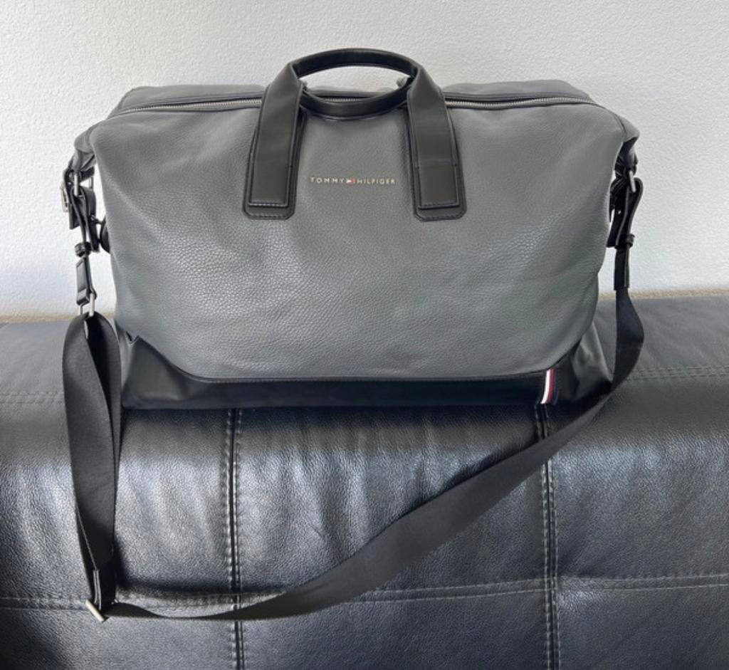 Tommy Hilfiger Elegante Leren Reistas, Sieraden, Tassen en Uiterlijk, Tassen | Reistassen en Weekendtassen, Ophalen, 40 tot 60 cm
