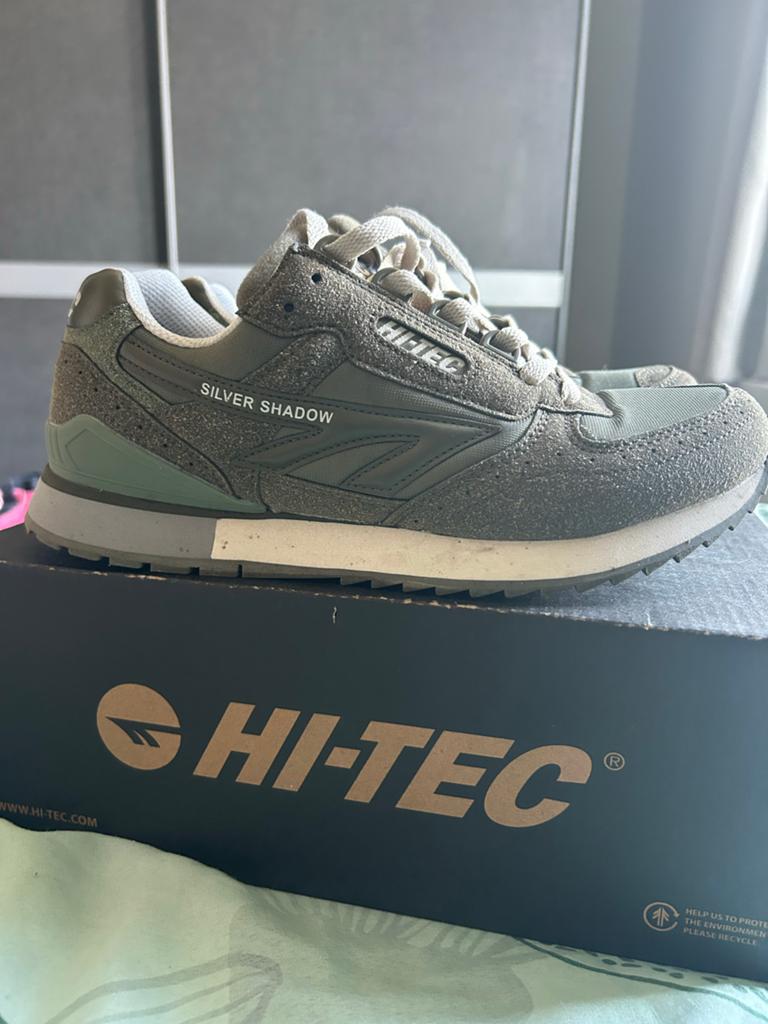 Hi-Tec Silver Shadow Sneakers - Maat 40, Kleding | Heren, Schoenen, Ophalen of Verzenden, Zo goed als nieuw, Overige kleuren, Sneakers of Gympen