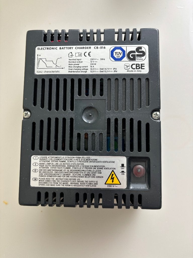 Foto 4 van CBE ACCULADER CB516-12V/16A (twee stuks)