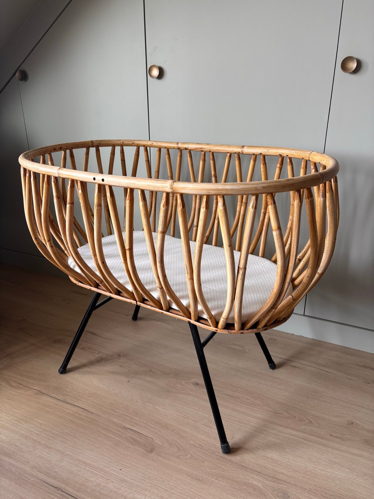 Rotan wieg evt. met matrasje en schone lakens + wiegdeken, Kinderen en Baby's, Babywiegjes en Ledikanten, Ophalen, Gebruikt, Wieg