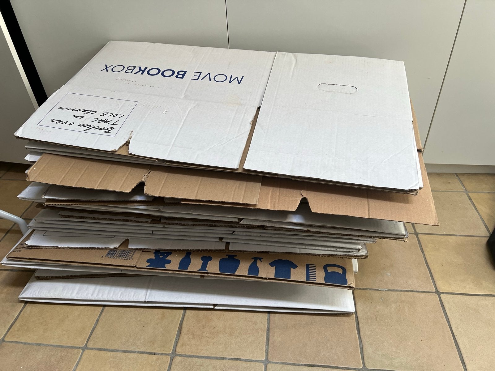 Ruim 30 stevige verhuisdozen, vaker gebruikt, Doe-het-zelf en Verbouw, Kratten en Dozen, Ophalen, 40 tot 60 cm, Opvouwbaar, 50 tot 75 cm
