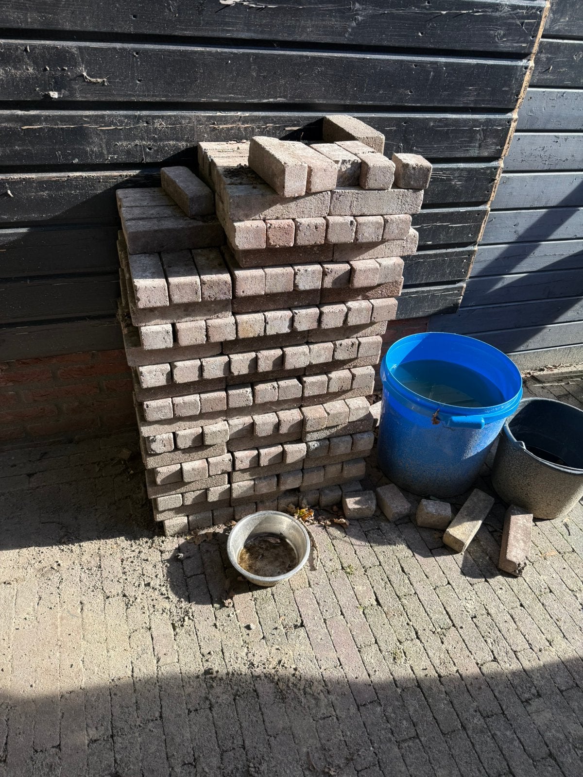 Gemengde waaltjes rood/blauw, Tuin en Terras, Ophalen, Zo goed als nieuw, Beton, Klinkers