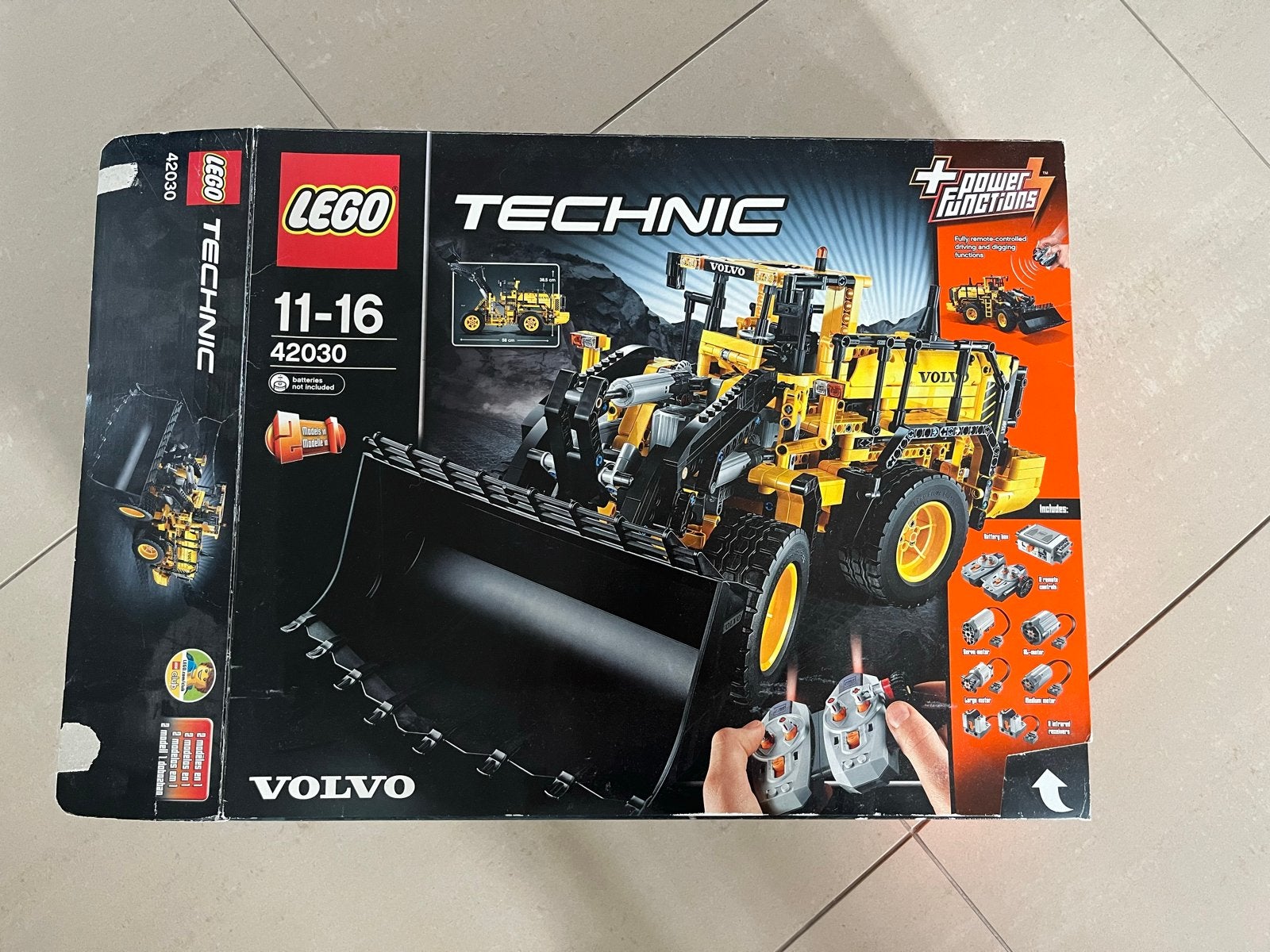 Lego Technic 42030 Volvo Graafmachine met Power Functions, Lego, Ophalen of Verzenden, Zo goed als nieuw, Complete set