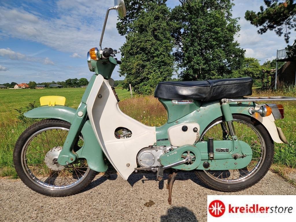 Honda C50 geheel compl. met Bromfiets kenteken bouwjaar 1972