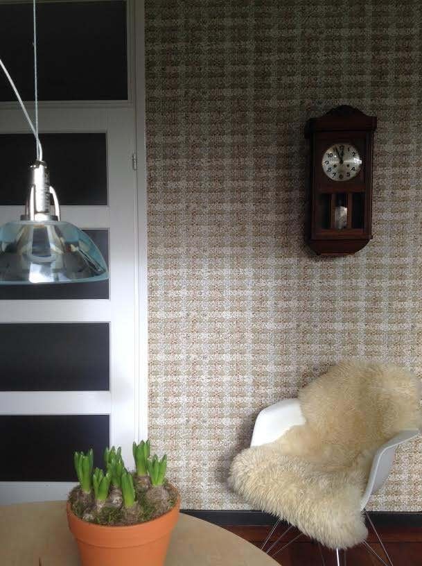 6964 zand taupe textuur vintage behang 70s sfeer swiet, Huis en Inrichting, Stoffering | Behang, Ophalen of Verzenden, Grijs