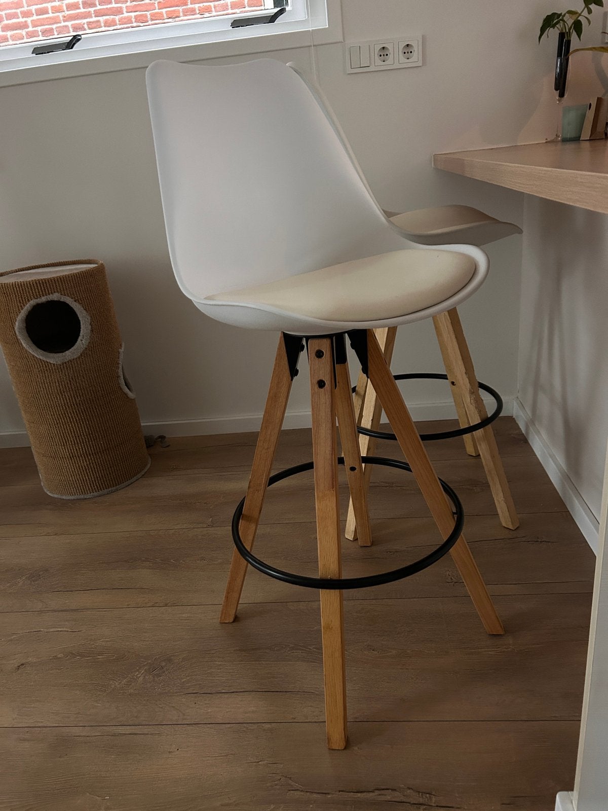 2 witte barkrukken | gratis af te halen, 2 krukken, Ophalen, Gebruikt, 60 tot 90 cm