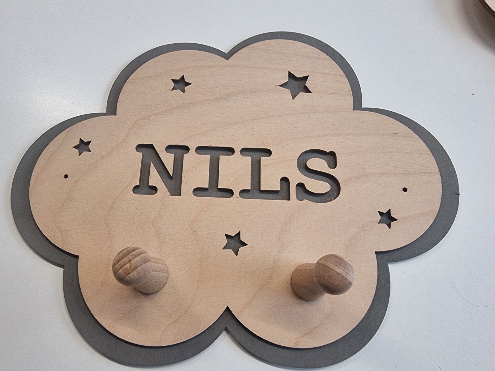 Nieuw: Houten Kinder kapstok NILS, Ophalen of Verzenden, Zo goed als nieuw, Minder dan 100 cm, Kinderkapstok