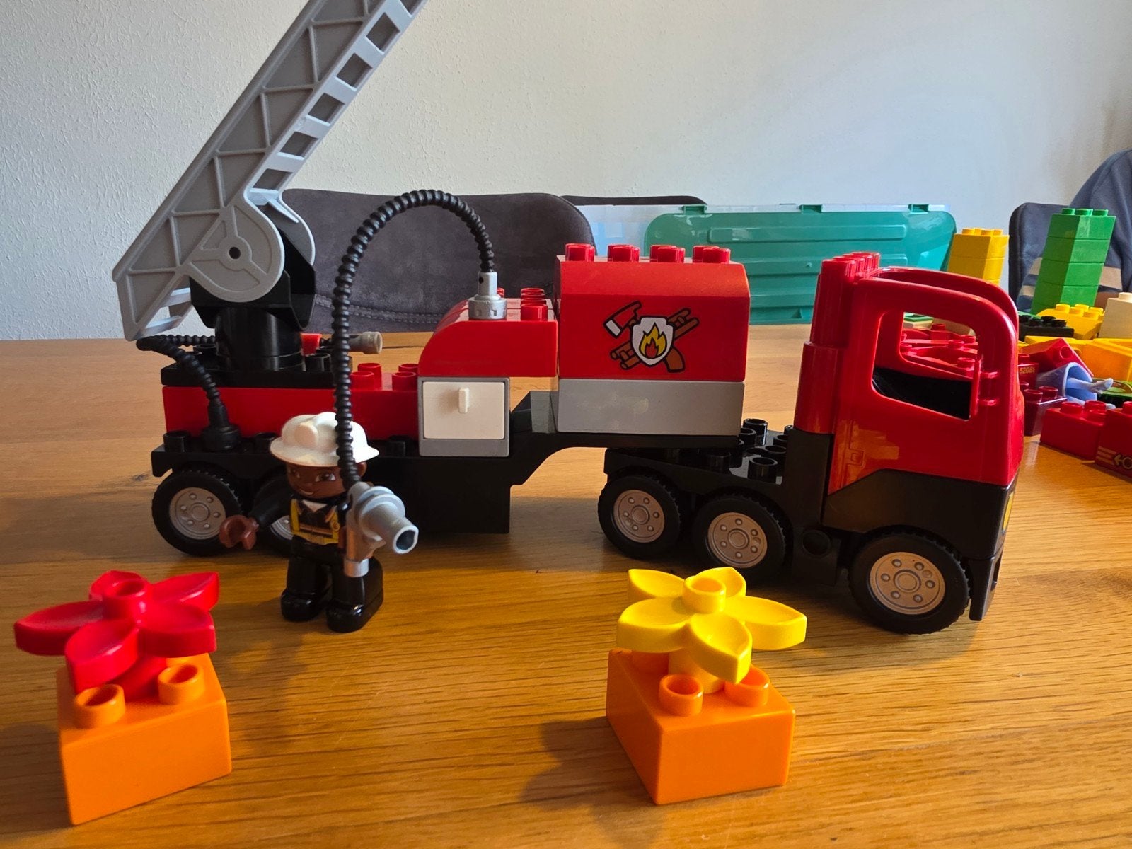 Brandweerwagen met brandweerman en accessoires, Ophalen of Verzenden, Gebruikt, Overige merken
