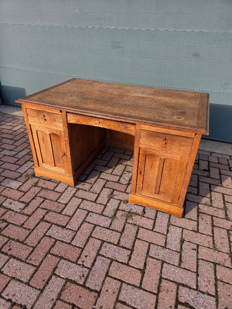 Houten bureau met verrassend veel ruimte, Ophalen, Gebruikt, Hout, Bruin