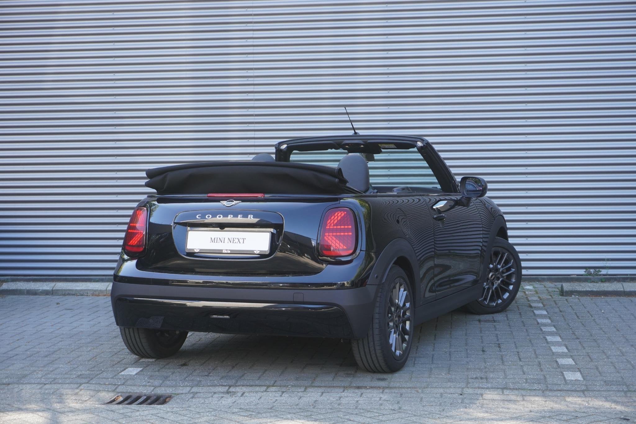 MINI Cabrio Cooper C Classic Uitvoering | Pakket M | Comfort, 1998 cc, 15 km/l, Gebruikt, 4 stoelen