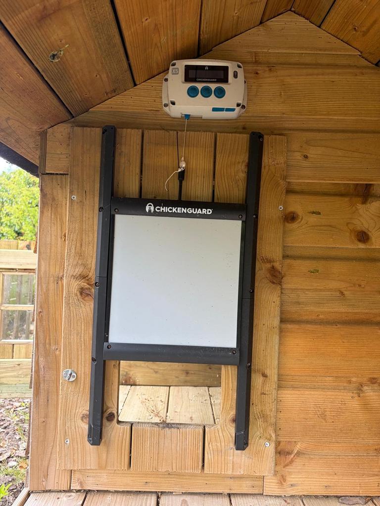 Luxe Voldux kippenhok met ChickenGuard, Dieren en Toebehoren, Pluimvee | Toebehoren, Ophalen of Verzenden, Zo goed als nieuw, Kippenhok of Kippenren