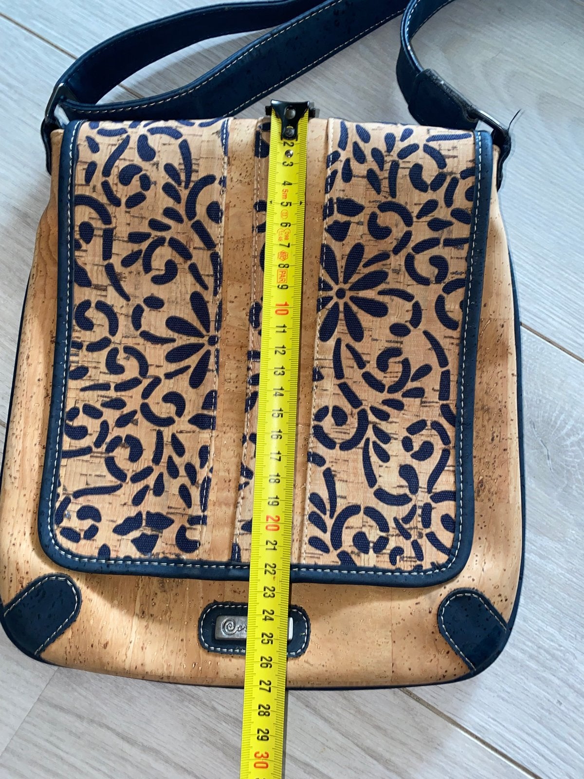 Schoudertasje van kurk met donkerblauw patroon, Ophalen of Verzenden, Zo goed als nieuw, Bruin, Schoudertasje