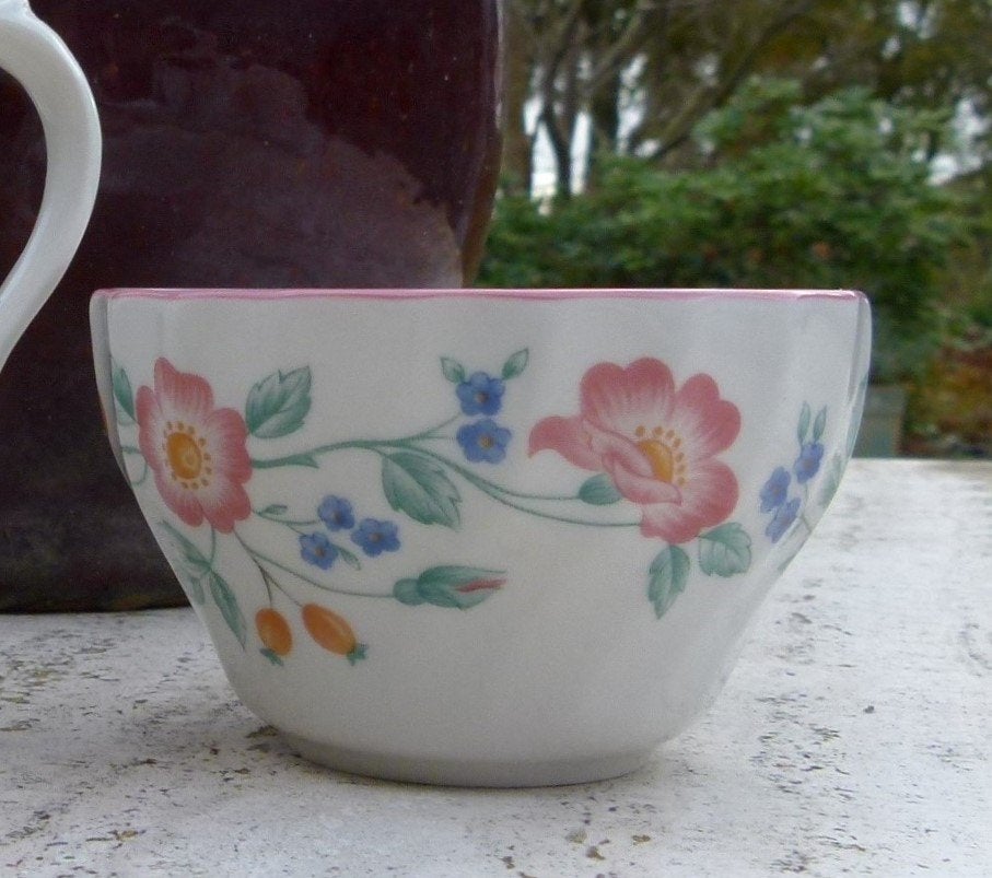 Churchill Briar Rose Chart Wel, Huis en Inrichting, Keuken | Servies, Nieuw, Ophalen of Verzenden, Schaal of Schalen, Wedgwood
