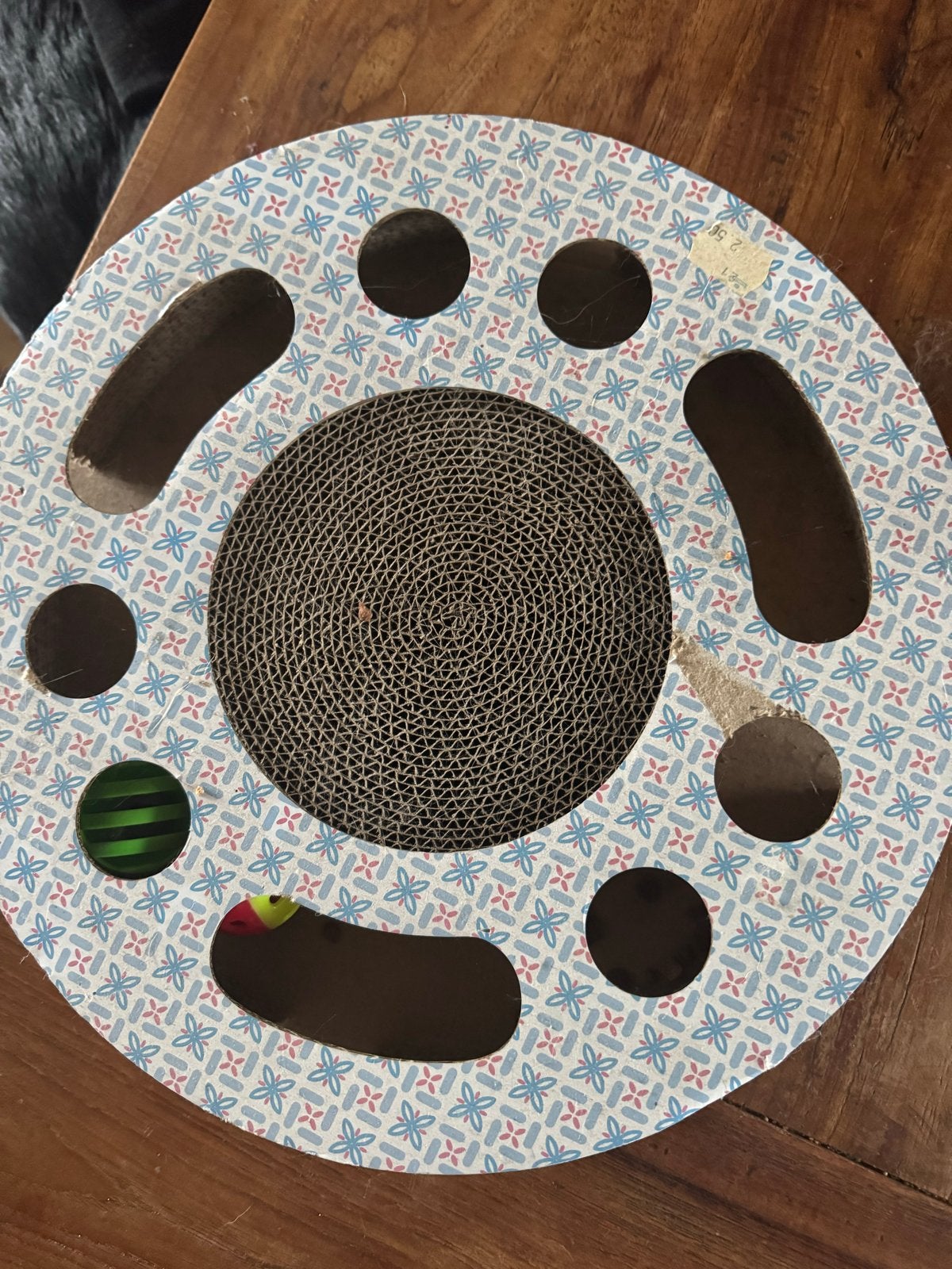 Katten speeltje, Ophalen