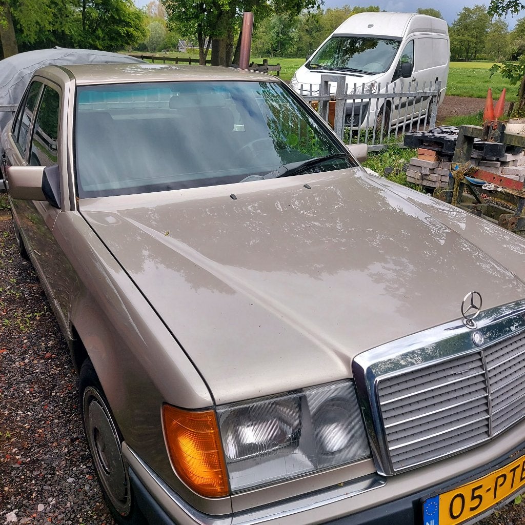 Mercedes-Benz Mercedes 1985 Beige Oldtimer, Auto's, Stof, 4 cilinders, Beige, Diesel