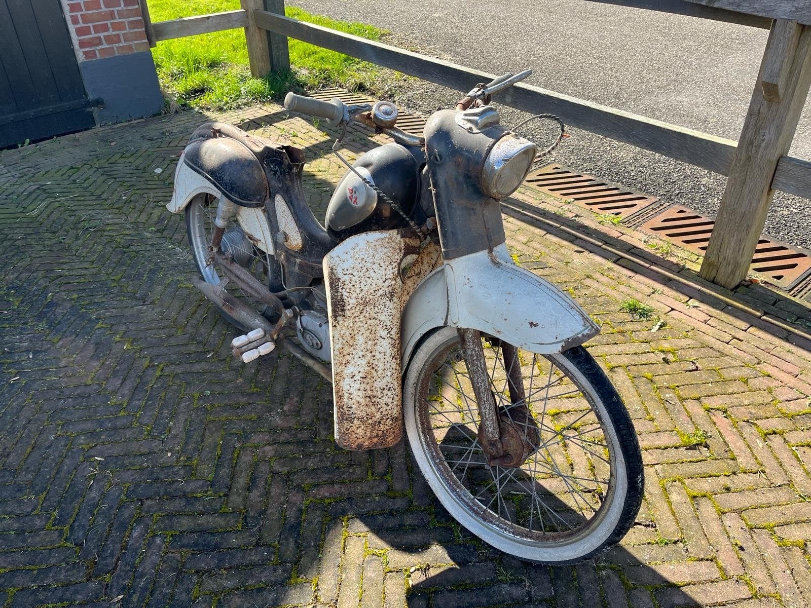 Gezocht: Pax bromfietsen, onderdelen, informatie, folders, Ophalen, Gebruikt