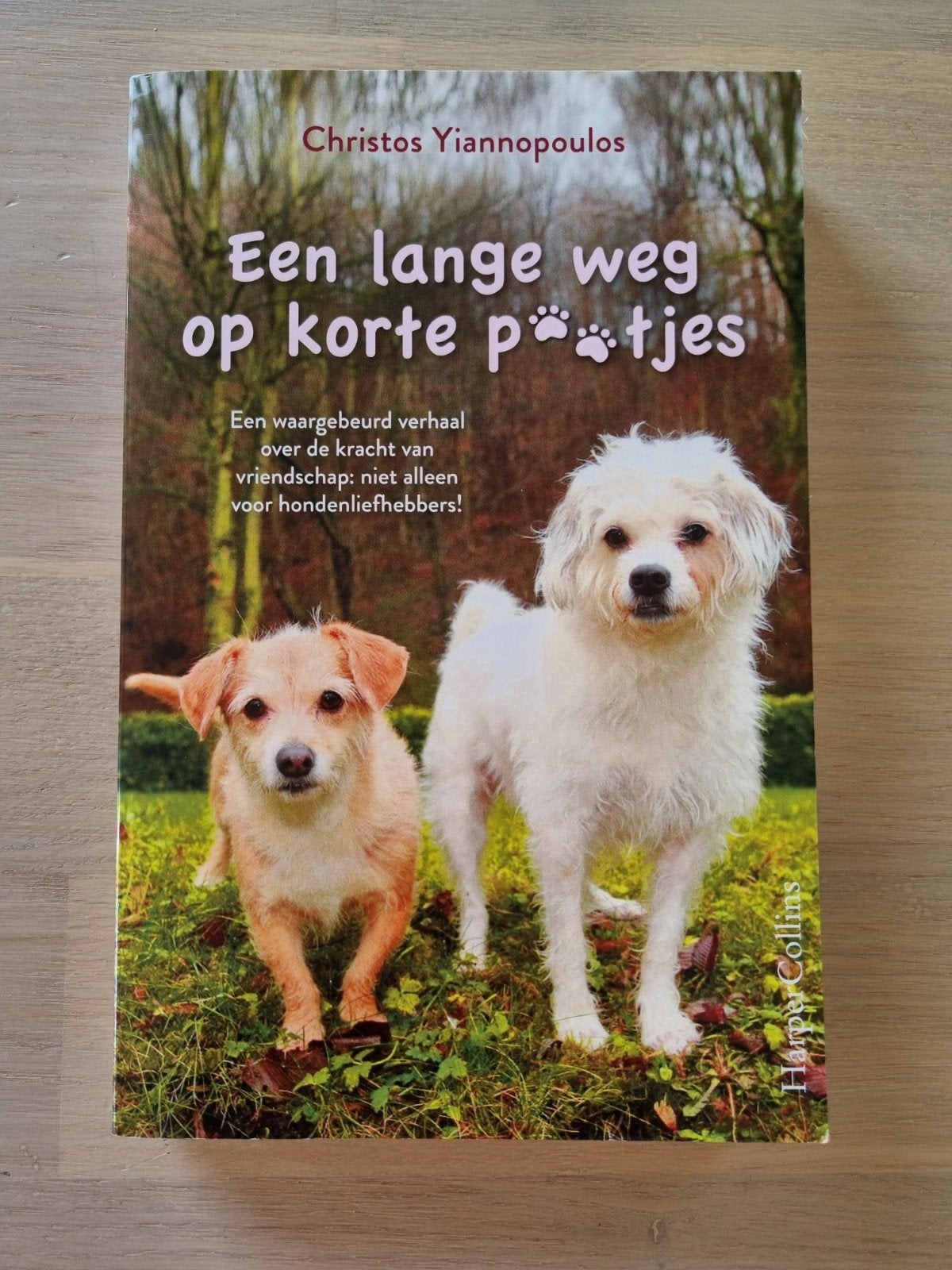 Boek: Een lange weg op korte pootjes - Christos Yiannopoulos, Ophalen of Verzenden, Zo goed als nieuw, Honden, Christos Yiannopoulos