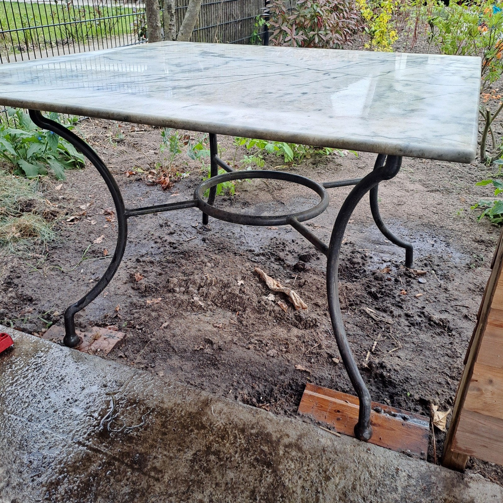 Vierkante tuintafel met marmer blad en ijzeren onderstel, Ophalen, Gebruikt, Vierkant, Metaal