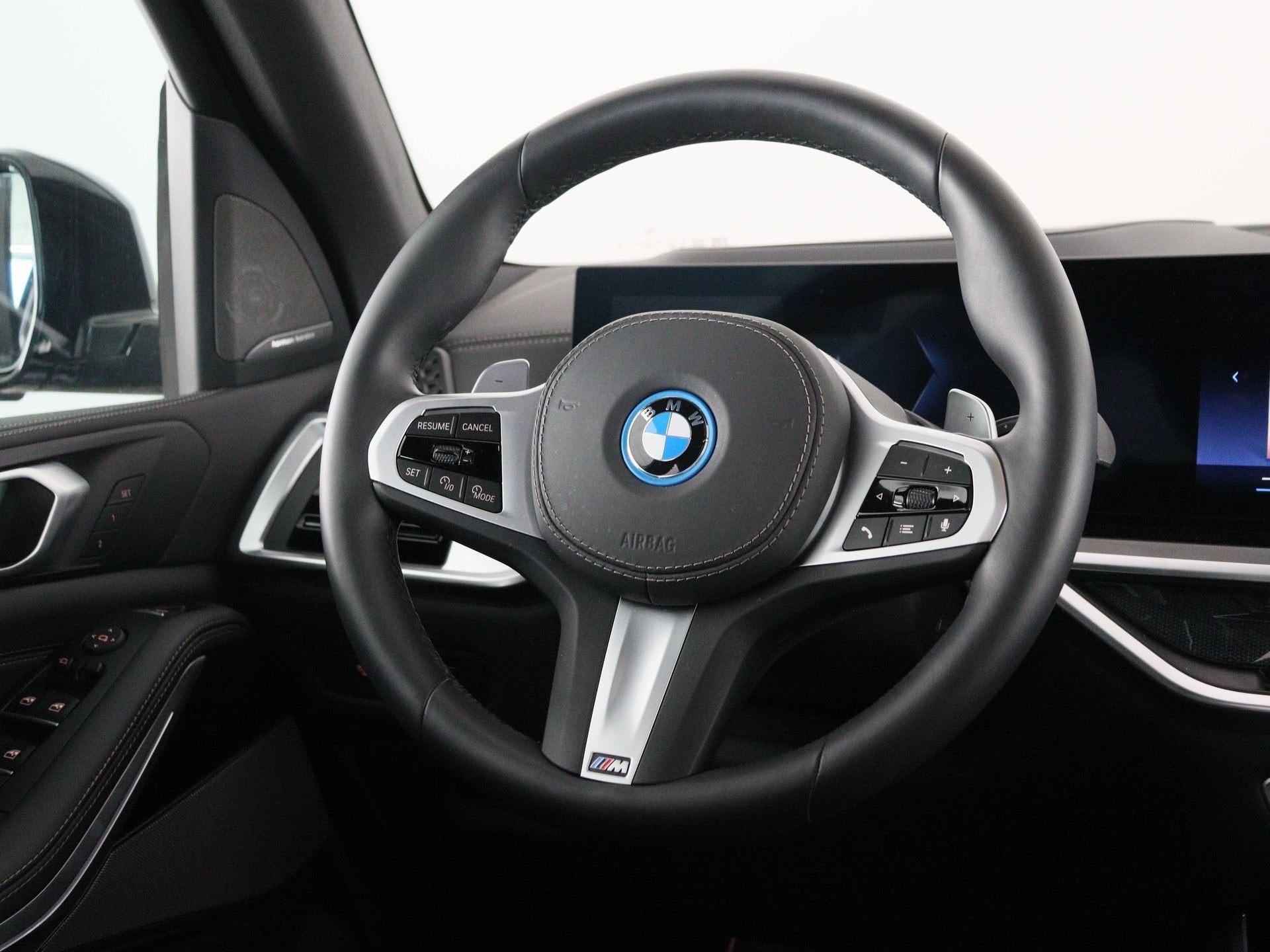 BMW X5 xDrive50e (bj 2025, automaat), Auto's, Gebruikt, 2395 kg, Met garantie (alle), Blauw