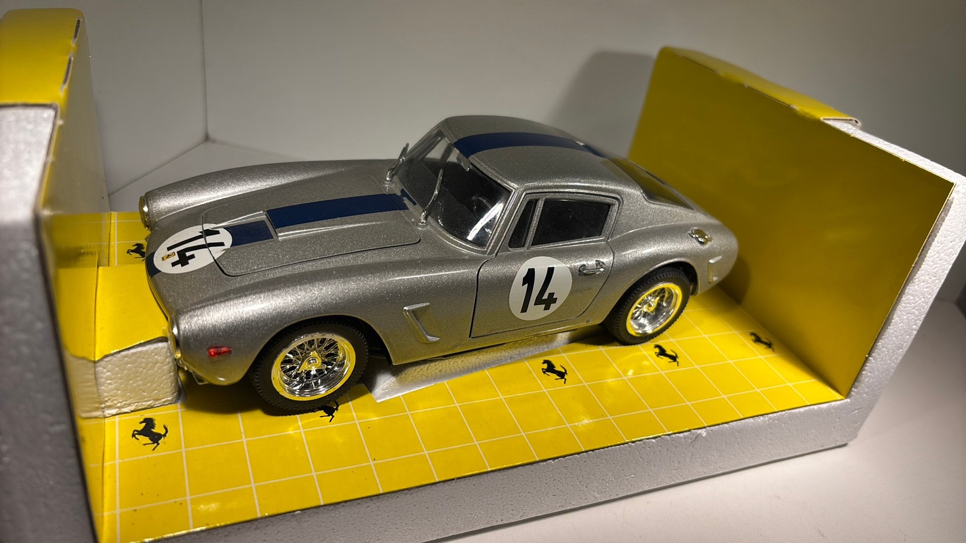 Ferrari 250 gt berlinetta 61 revell 1.18, Revell, Ophalen of Verzenden, A, A
