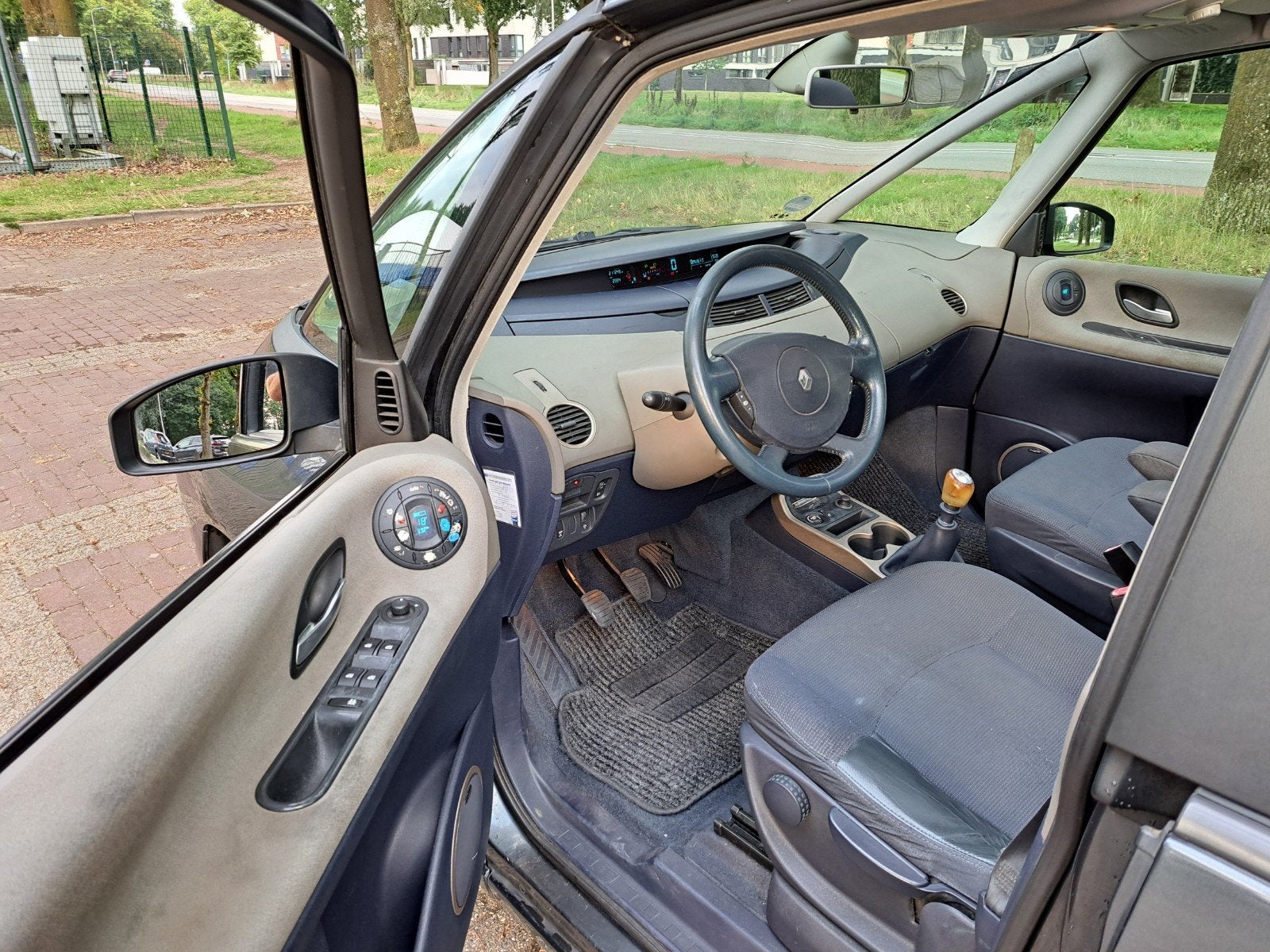 RENAULT ESPACE 2.0 16V PANO 6 BAK APK CRUISE AIRCO TOPSTAAT, Auto's, Voorwielaandrijving, 1998 cc, 1800 kg, Zwart