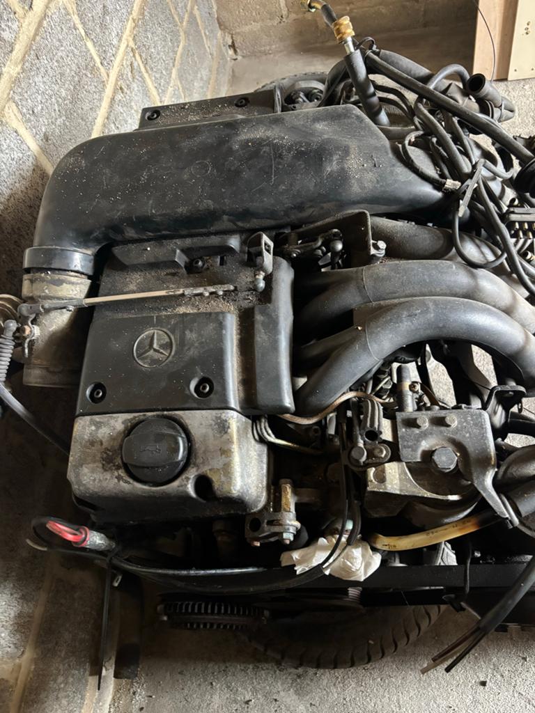 Mercedes 250d motor compleet met versnellingsbak, Ophalen of Verzenden, Gebruikt, Mercedes-Benz