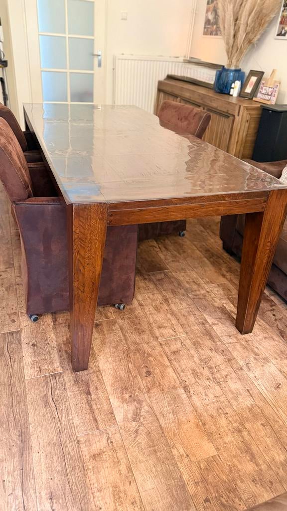 Stevige houten tafel met gratis tafelbladbeschermer, Huis en Inrichting, Tafels | Eettafels, Ophalen, Gebruikt, 50 tot 100 cm