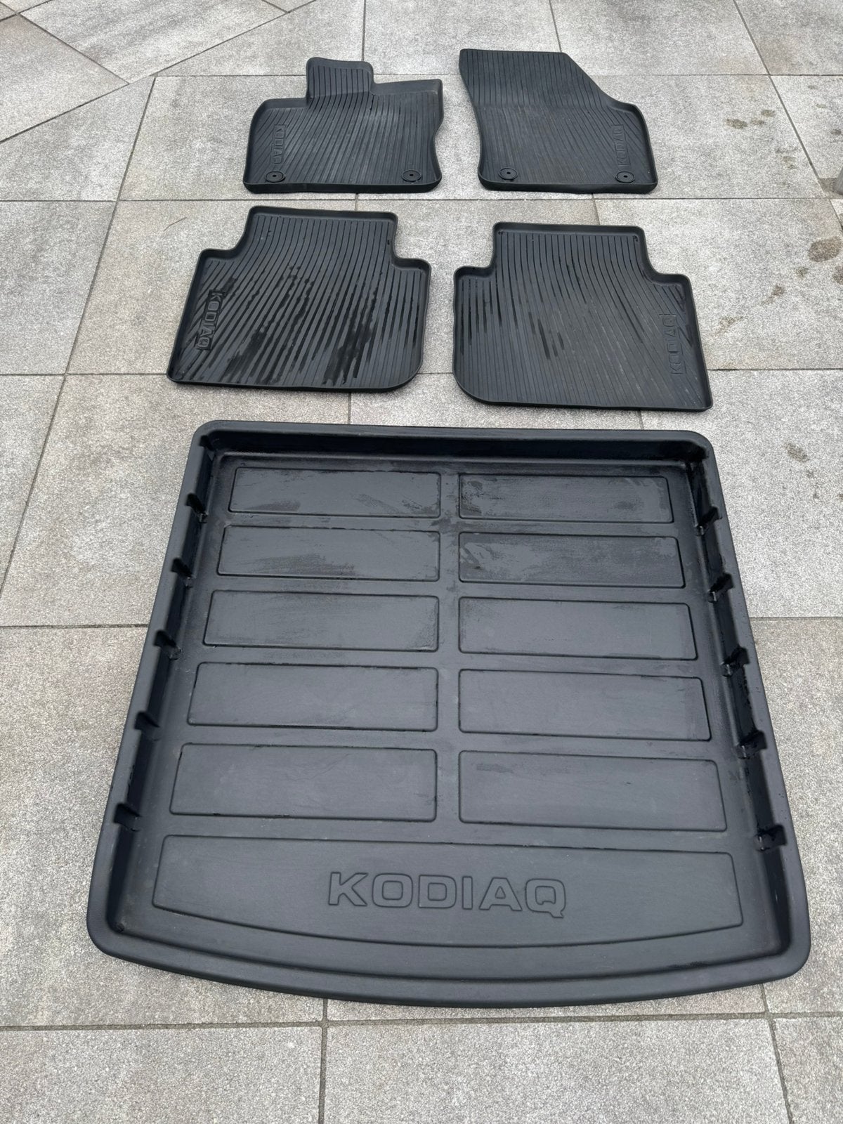 Rubber mattenset + kofferbakschaal Skoda Kodiaq, Ophalen, Gebruikt