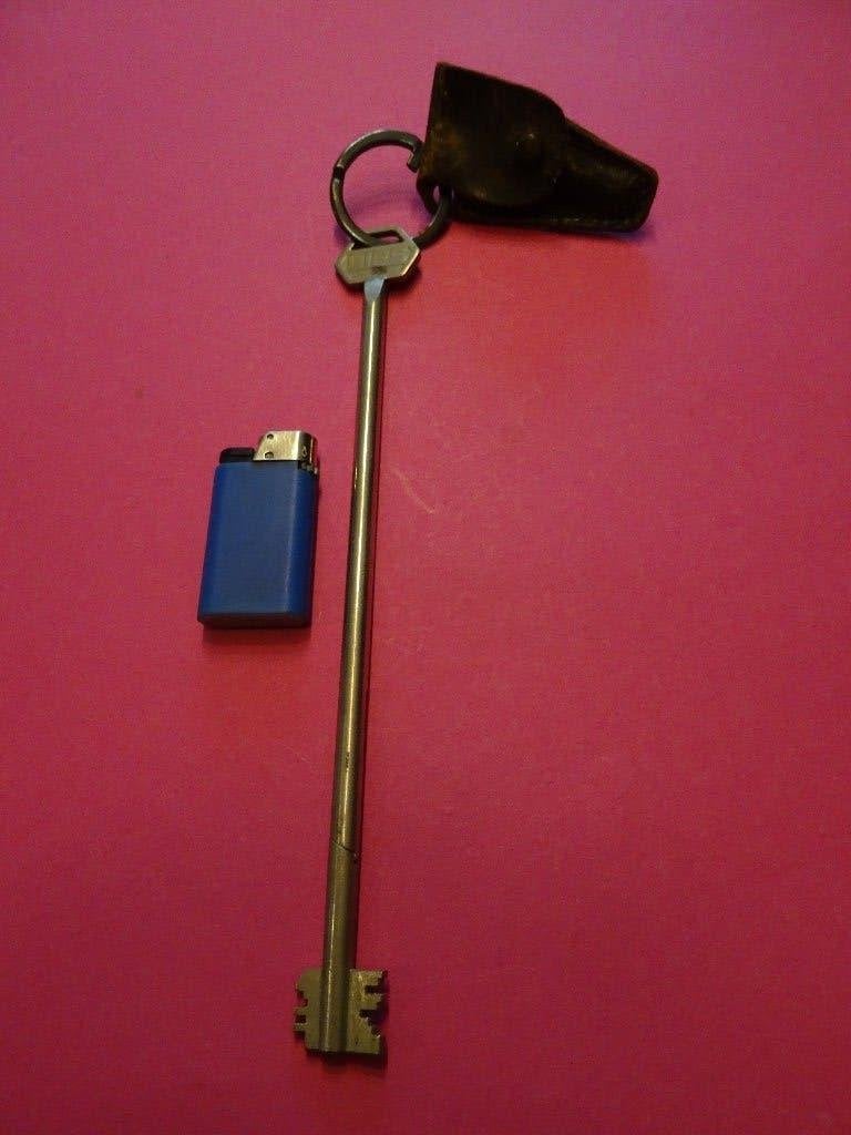 GROTE ANTIEKE LIPS KLUISSLEUTEL 23 CM KLUIS SLEUTEL SLOT, Ophalen of Verzenden