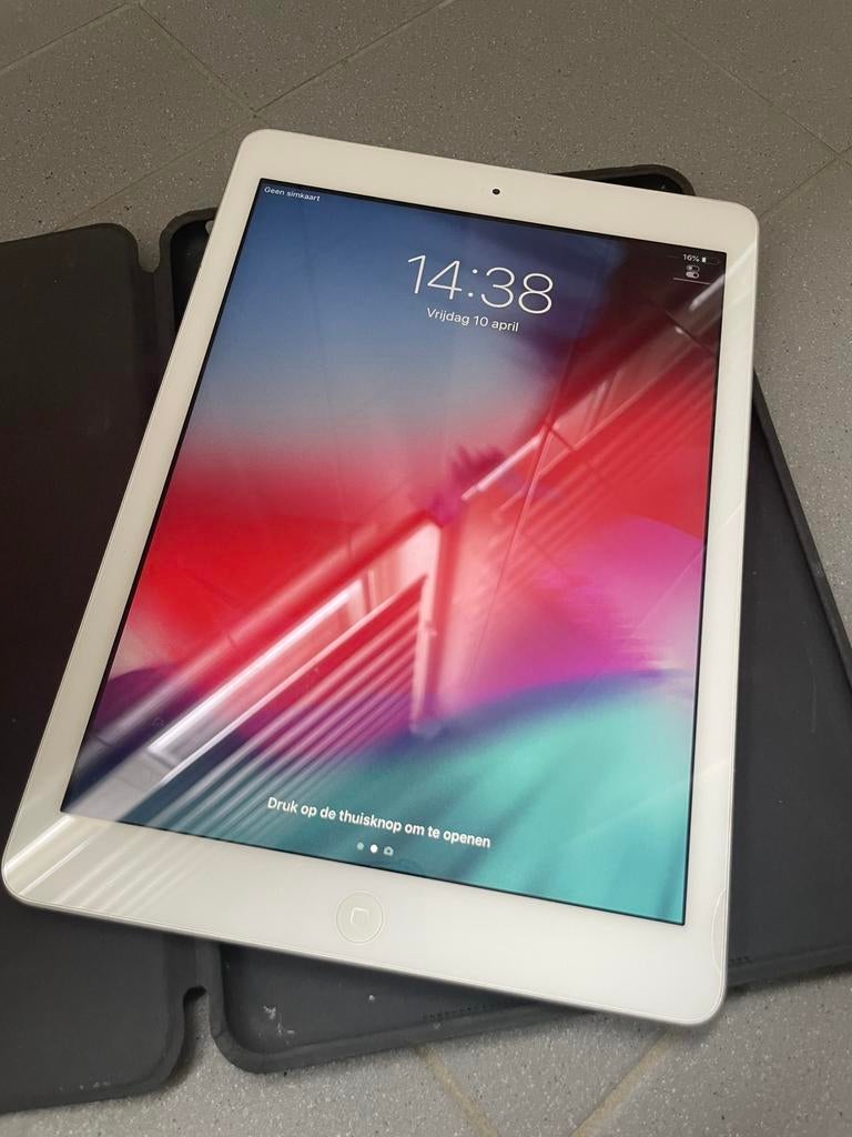 Ipad Air 16gb met simkaart optie, Computers en Software, Apple iPads, Apple iPad Air, Zo goed als nieuw, Grijs, 16 GB