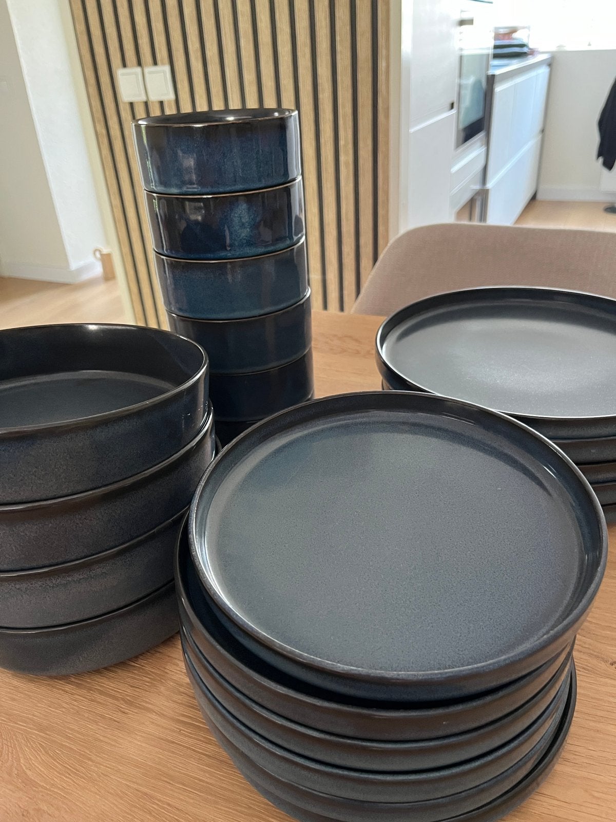 Servies set: Borden en schaaltjes in donkerblauw, Ophalen, Gebruikt, Keramiek, Bord(en)