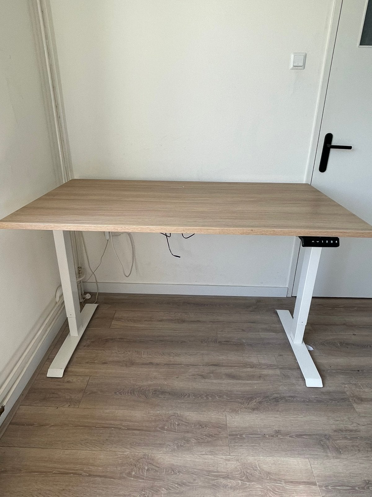 Elektrisch zit-sta bureau – in hoogte verstelbaar, Ophalen, Zit-sta bureau, Elektrisch, Hout