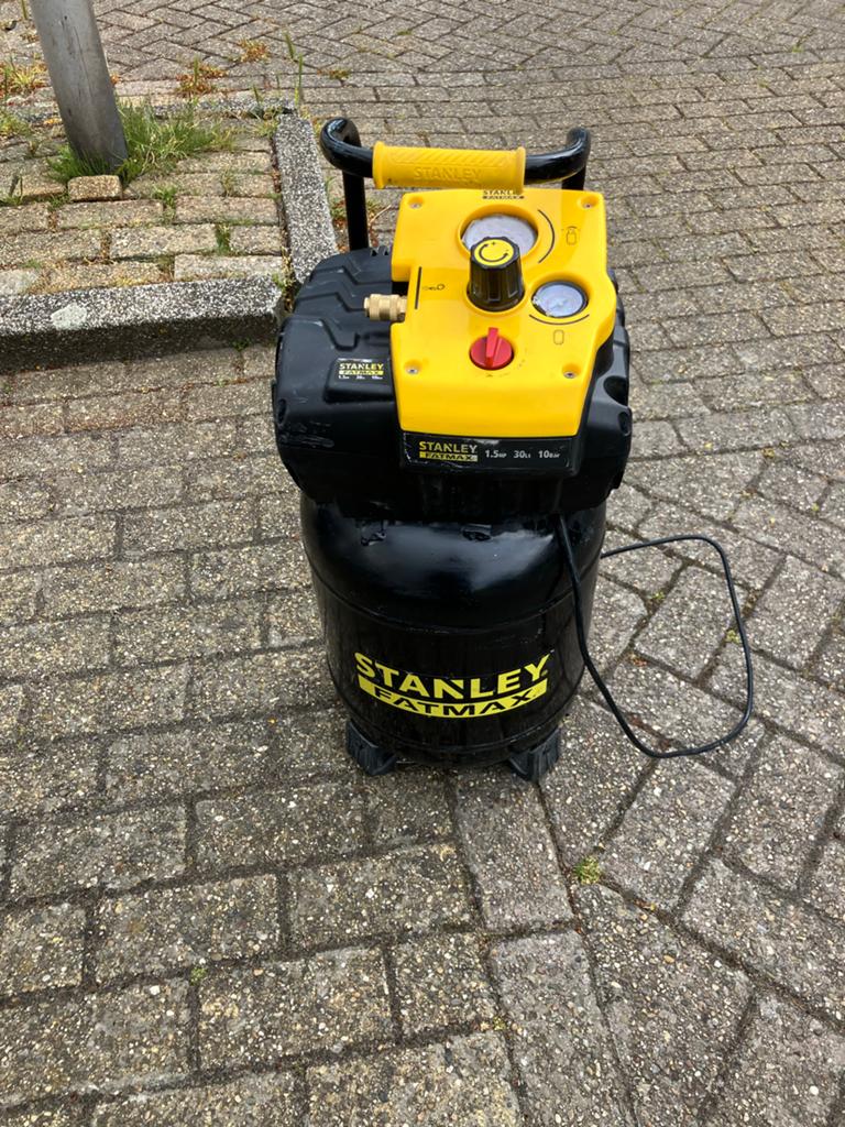 Stanley Fatmax Compressor 1.5PK 30L, Gebruikt, 10 bar of meer, Ophalen of Verzenden, 25 tot 100 liter